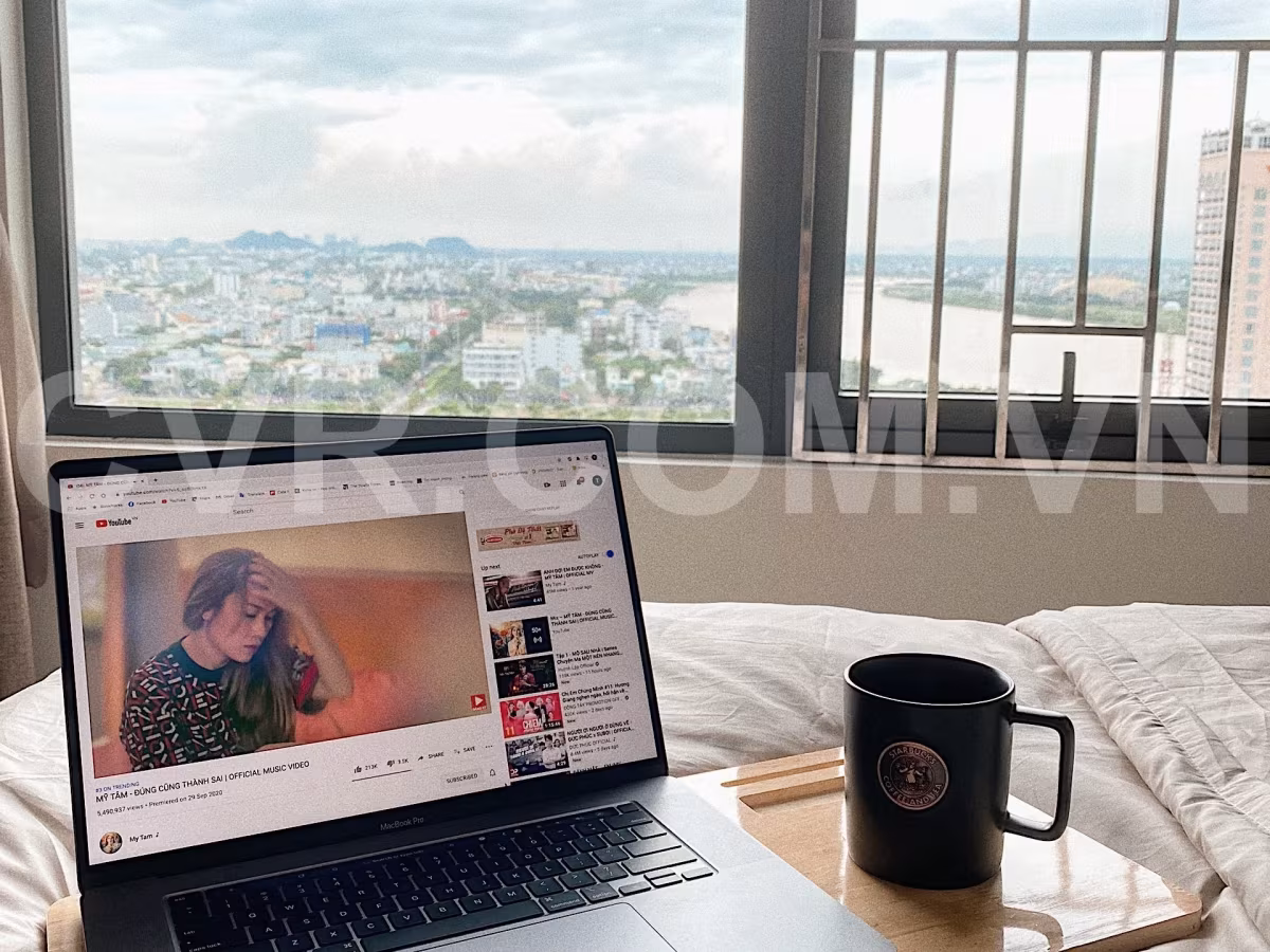 This modern, fully air-conditioned two bedroom apartment for rent is located on the high floor of the Monachy B building