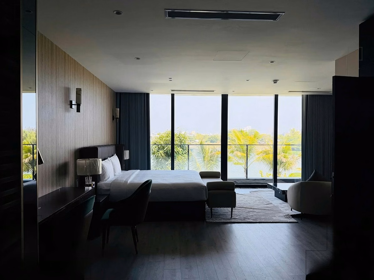 5 BEDROOM VILLA ONE RIVER FOR RENT IN NGU HANH SON, DA NANG