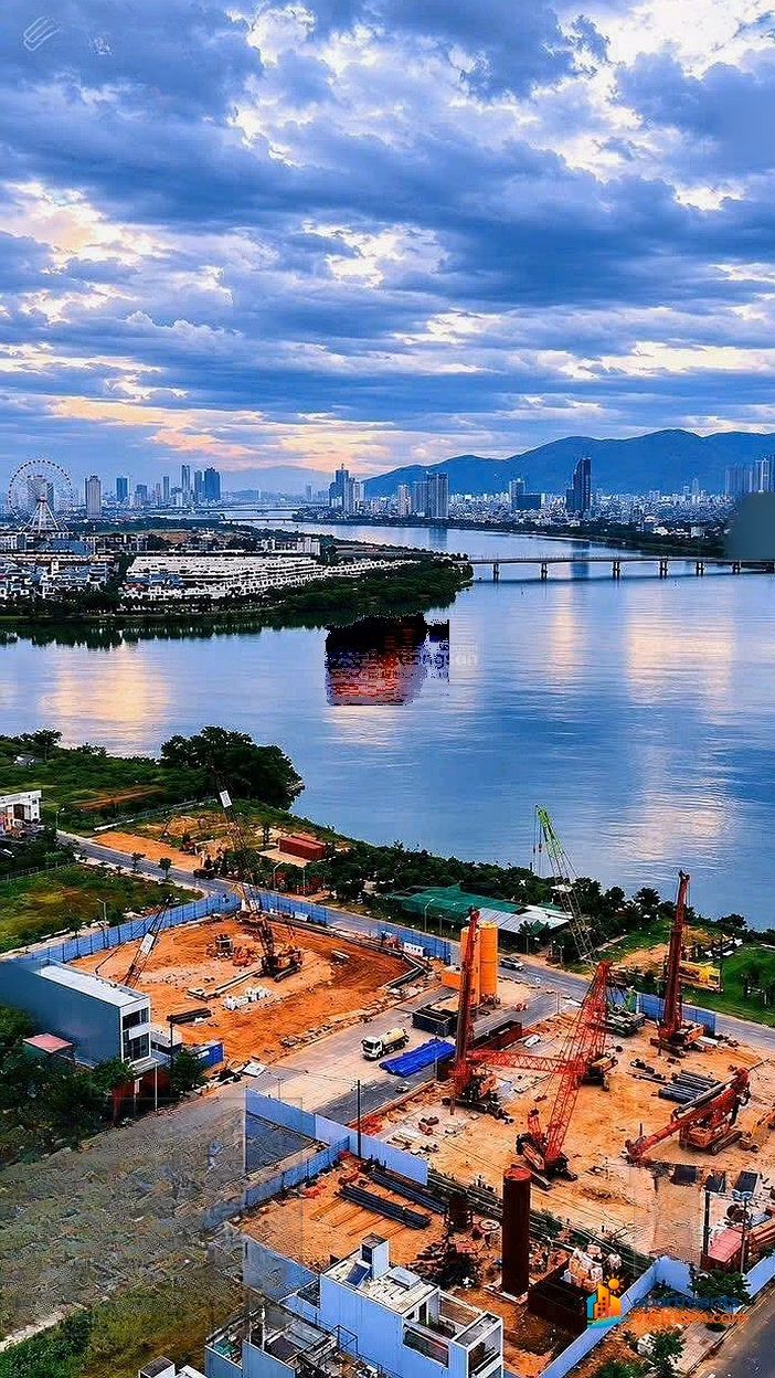 S-Light Tower Apartment for Sale in Hoa Xuan, Da Nang – Original Price from Sun Group, Fireworks View