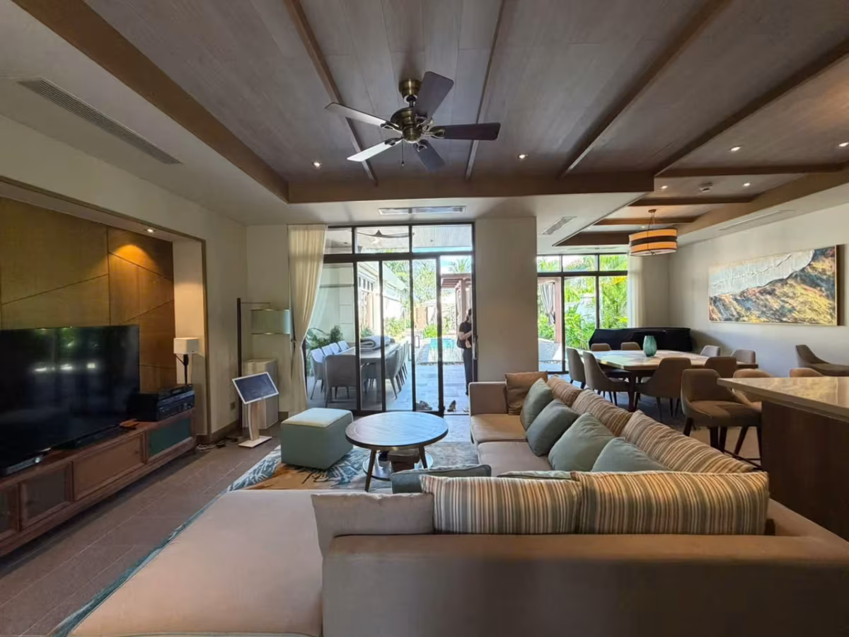 Experience luxury beachfront living at Fusion Resort & Villas Da Nang. This fully furnished villa features spacious living areas, modern interiors, a private garden, and access to world-class resort amenities, including a private beach, swimming pool, fitness center, restaurants, and 24/7 security. Ideally located between Da Nang City and Hoi An, it offers the perfect blend of privacy, comfort, and convenience.