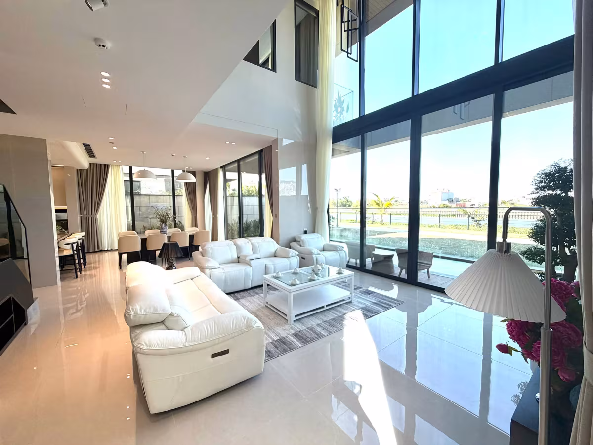 Enjoy luxurious riverside living in this elegant 5-bedroom villa at the prestigious One River Villas community in Da Nang. Situated on a 300 sqm land plot, the fully furnished home features high-end interiors, spacious living areas, and a private, secure environment. Available for VND 150 million/month, it is an ideal residence for families, executives, diplomats, and expatriates seeking premium long-term living.