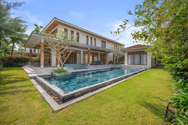 Elegant 5-bedroom villa at Ocean Estates Da Nang, featuring a private swimming pool, spacious garden, and approximately 1,000 sqm of land area. Enjoy resort-style living with exclusive beach access, a gym, outdoor pools, and a prime location just 15 minutes from Hoi An Ancient Town.