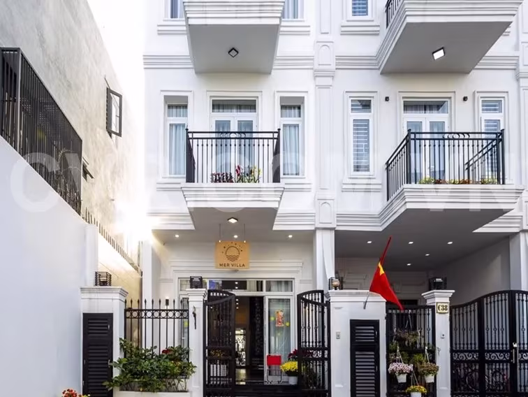 The Villa is located in Phu Gia Compound, located in the city central, Hai Chau district, near Nguyen Tat Thanh