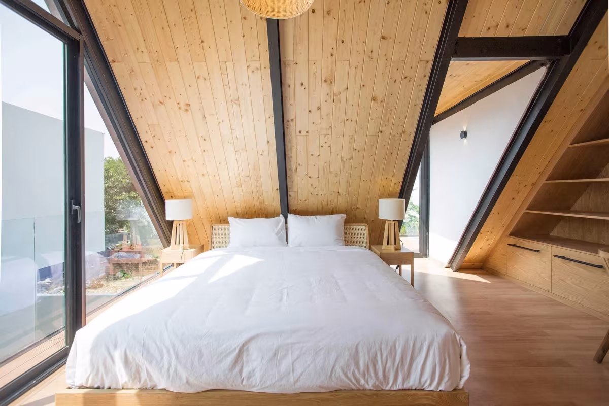 A beautifully designed 4-bedroom villa is for sale near Son Tra Peninsula in Da Nang. Located in a good location
