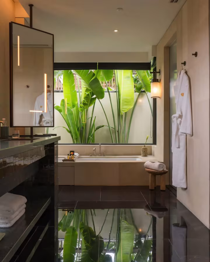 Mandarin Oriental Da Nang Overview Mandarin Oriental Da Nang is a beachfront villa complex comprises 60 one-bedroom and three-bedroom villas
