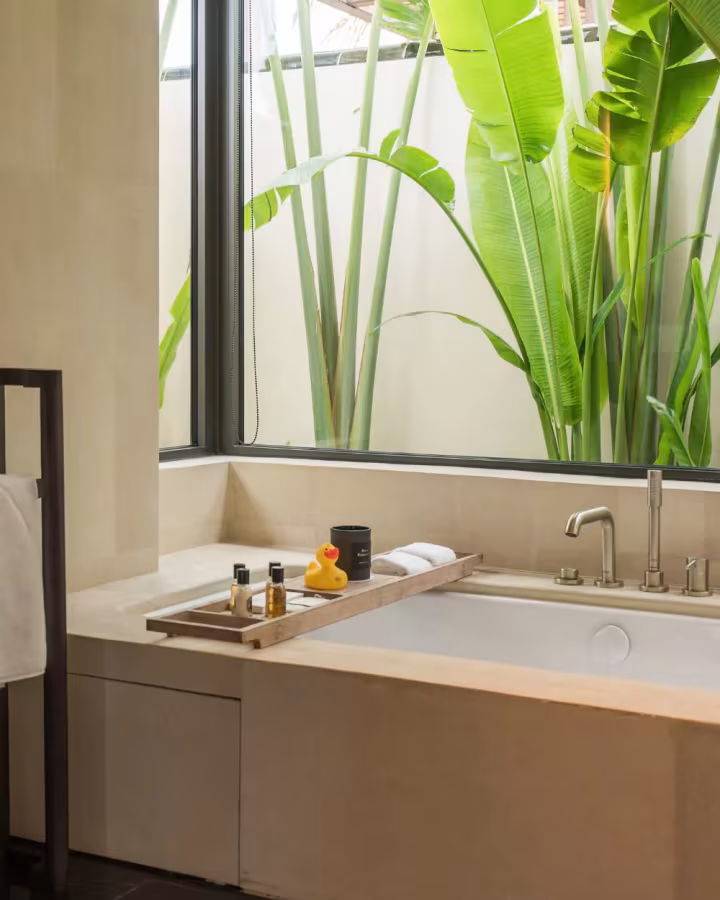 Mandarin Oriental Da Nang Overview Mandarin Oriental Da Nang is a beachfront villa complex comprises 60 one-bedroom and three-bedroom villas